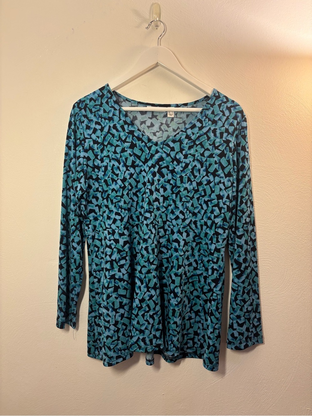 Susan Graver Abstract V-Neck Long Sleeve Top Size Medium